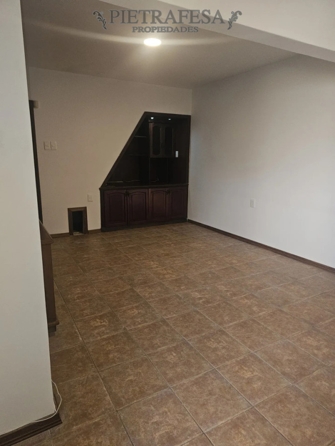 Casa ID.15859 - Casa en alquiler, 3 dormitorios. 2 baños. La Teja.