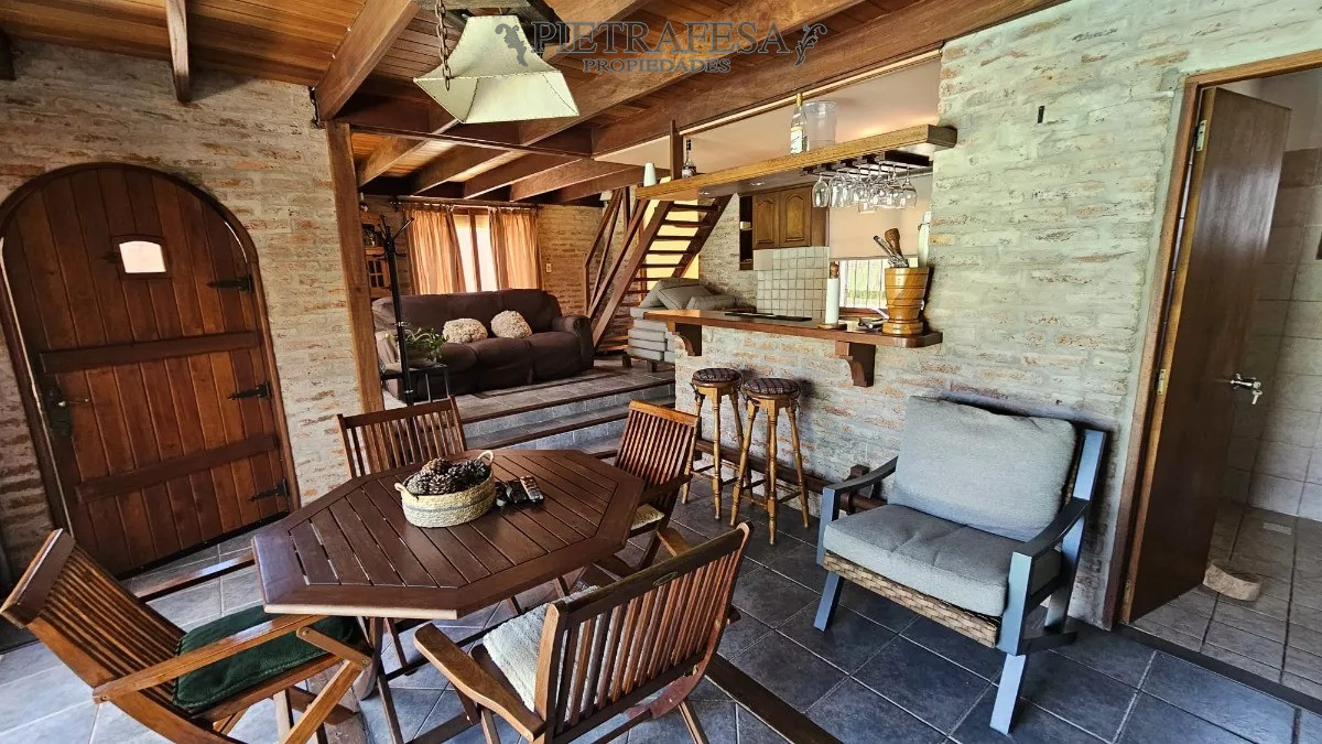 Casa ID.12647 - 2 Casas en venta,5 dormitorios, piscina, garaje-Malvin 
