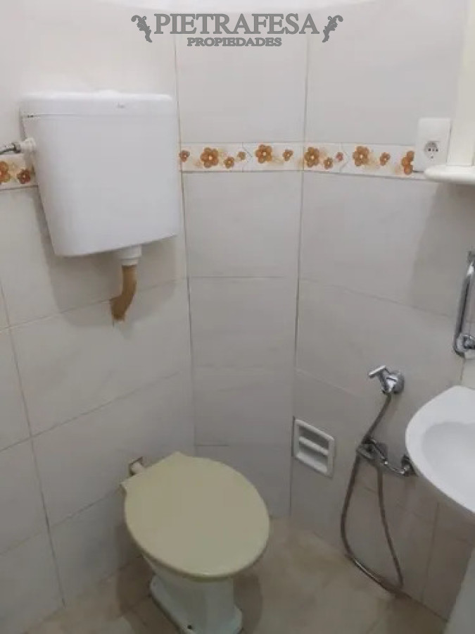 Casa ID.14525 - Casa en alquiler, 1 dormitorio, 1 baño, patio, cochera. Sayago.