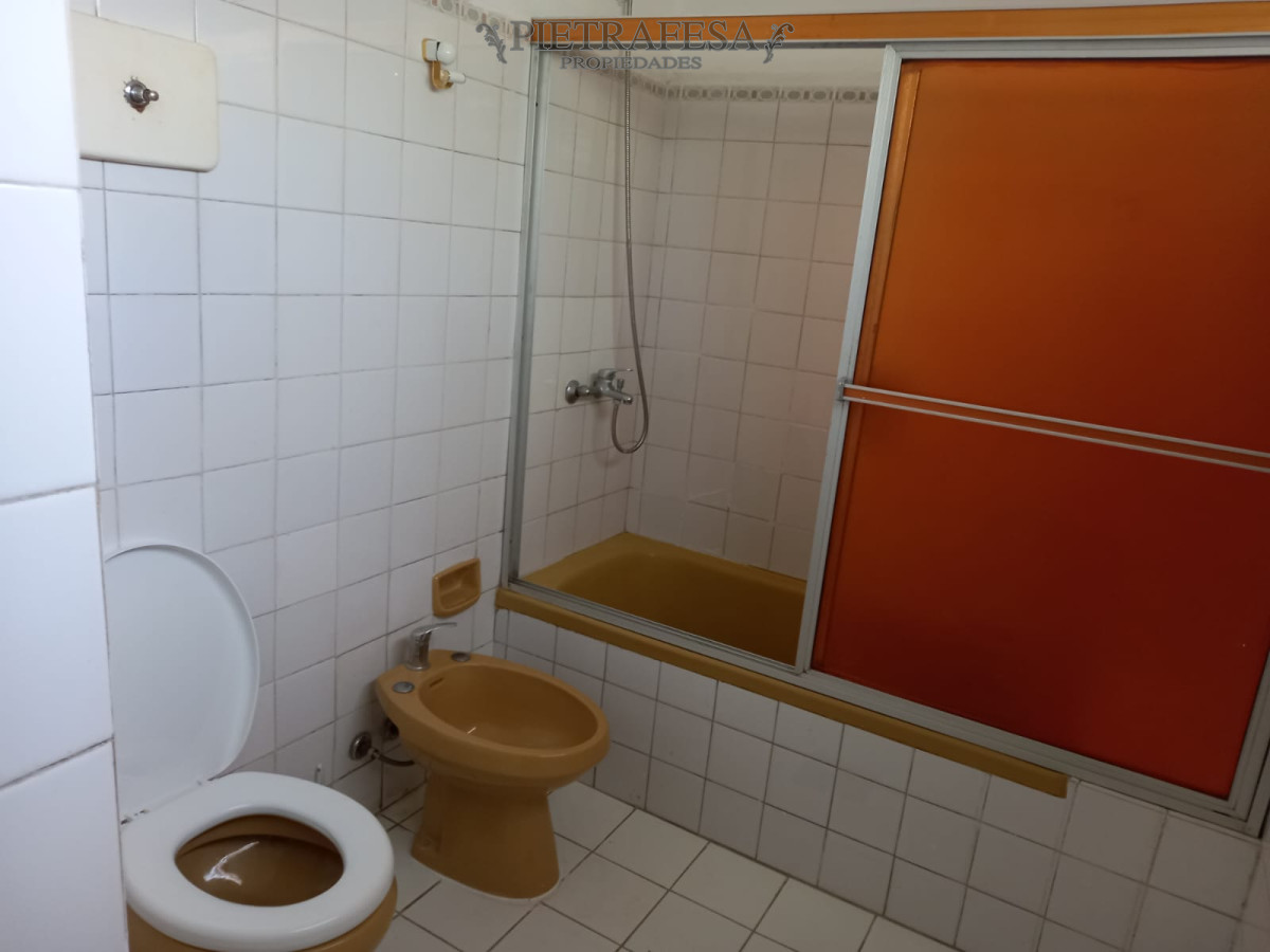 Casa ID.7345 - Casa en venta 4 dormitorios, 3 baños, fondo barbacoa y garaje-Parada 23 -Punta del Este 