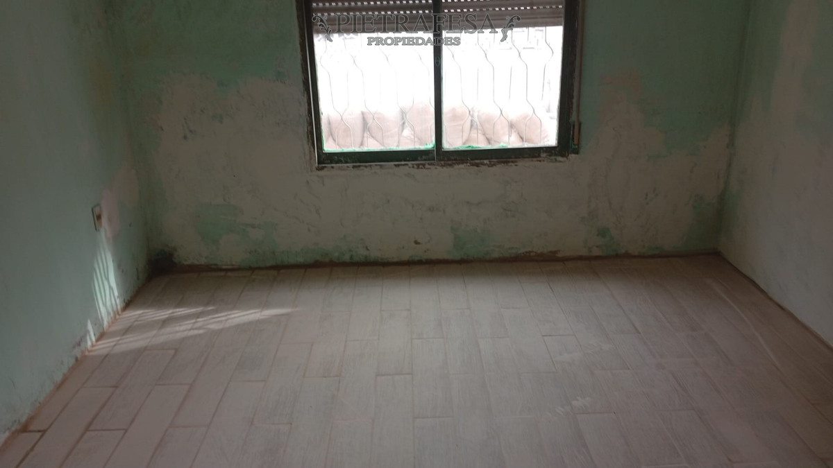 Casa ID.16020 - Casa en alquiler, 2 dormitorios, 1 baño, patio, cochera. La Teja.