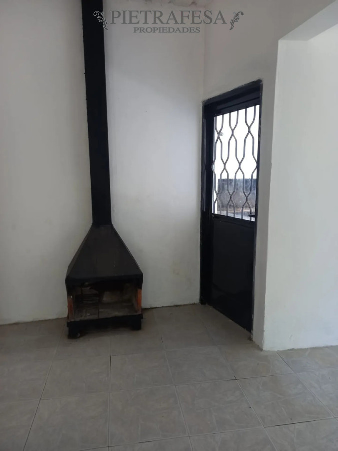 Casa ID.16317 - Casa en alquiler, 2 dormitorios, 1 baño, patio. El Pinar.
