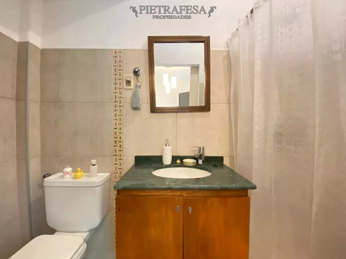 Casa ID.7961 - 2 casas en venta con renta, 4 dormitorios, 3 baños, garaje y fondo- Avenida Cataluña- Parque Batlle