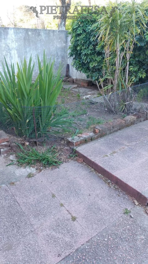 Casa ID.8866 - 2 casas en venta con renta!!, 4 dormitorios, 2 baños, fondo, gje-Paso de las Duranas