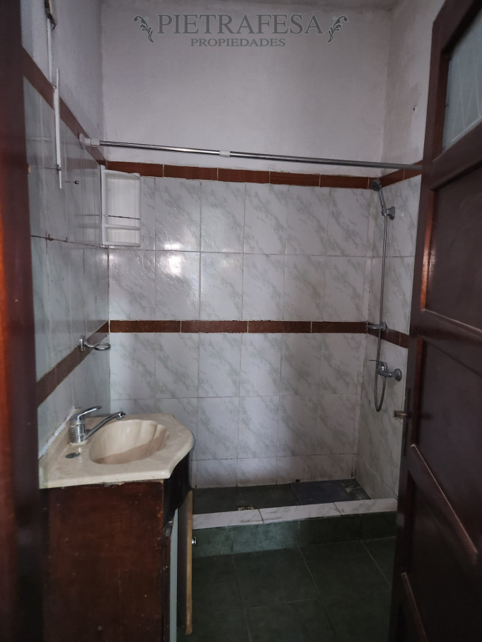 Casa ID.7987 - Casa mas apto en venta, 3 dormitorios, 2 baños, fondo y cochera-  José Piendibene -Jardines del Hipódromo