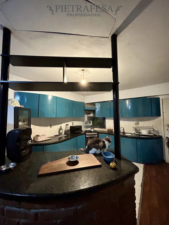 Casa ID.15576 - Casa en alquiler, 3 dormitorios, 1 baño, patio con parrillero. Tres Cruces.
