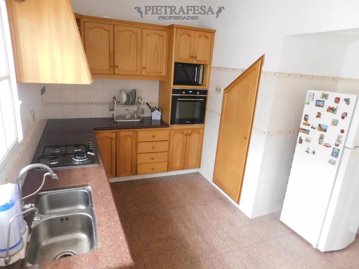 Casa ID.10913 - Casa en venta con renta, 2 dormitorios, 1 baño, gje-Buceo