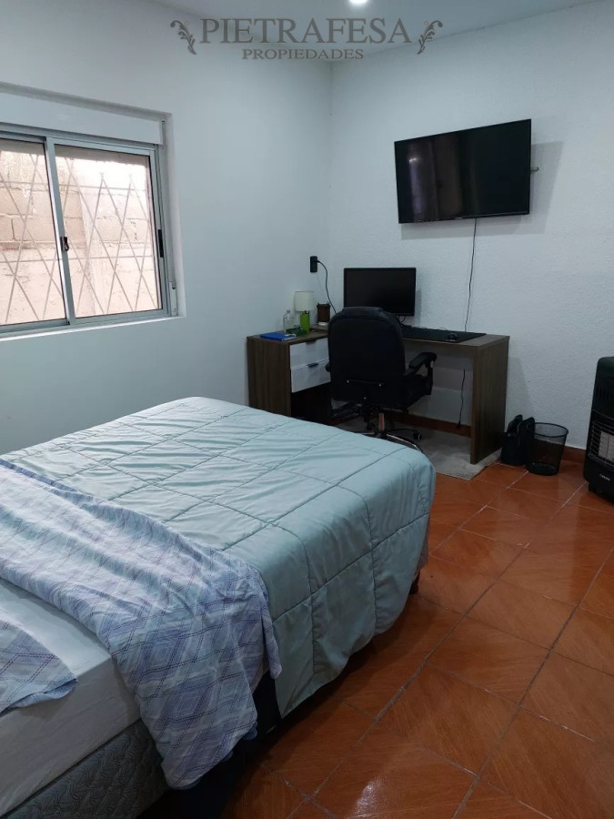 Casa ID.8866 - 2 casas en venta con renta!!, 4 dormitorios, 2 baños, fondo, gje-Paso de las Duranas