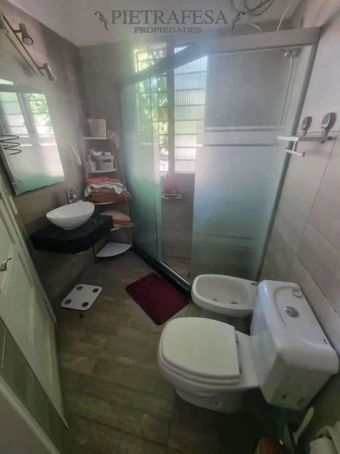 Casa ID.15018 - Casa en venta, 4 dormitorios, 2 baños, terraza con parrillero. Bella Vista.