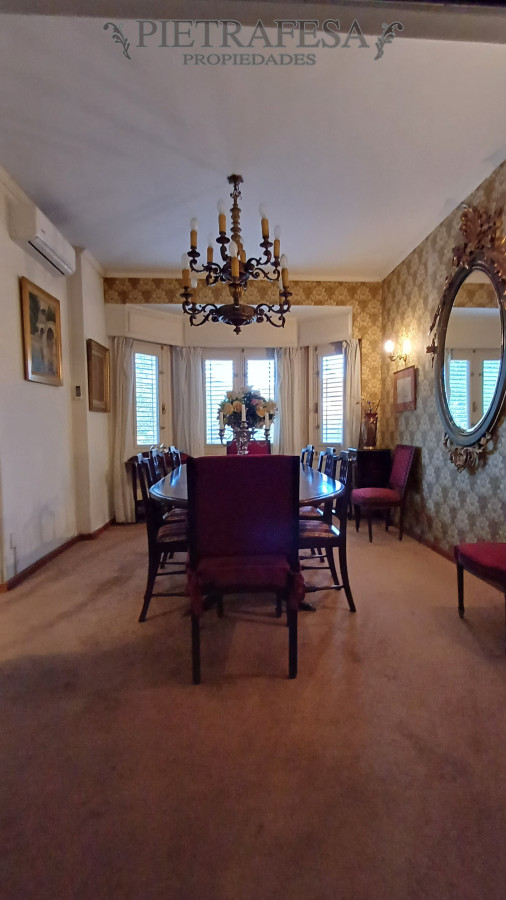 Casa ID.7322 - Casa en venta 5 dormitorios, 4 baños, fondo con piscina y garaje-Basilea-Carrasco