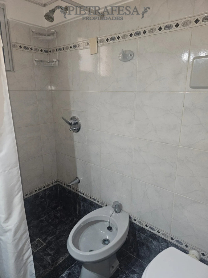 Casa ID.15859 - Casa en alquiler, 3 dormitorios. 2 baños. La Teja.