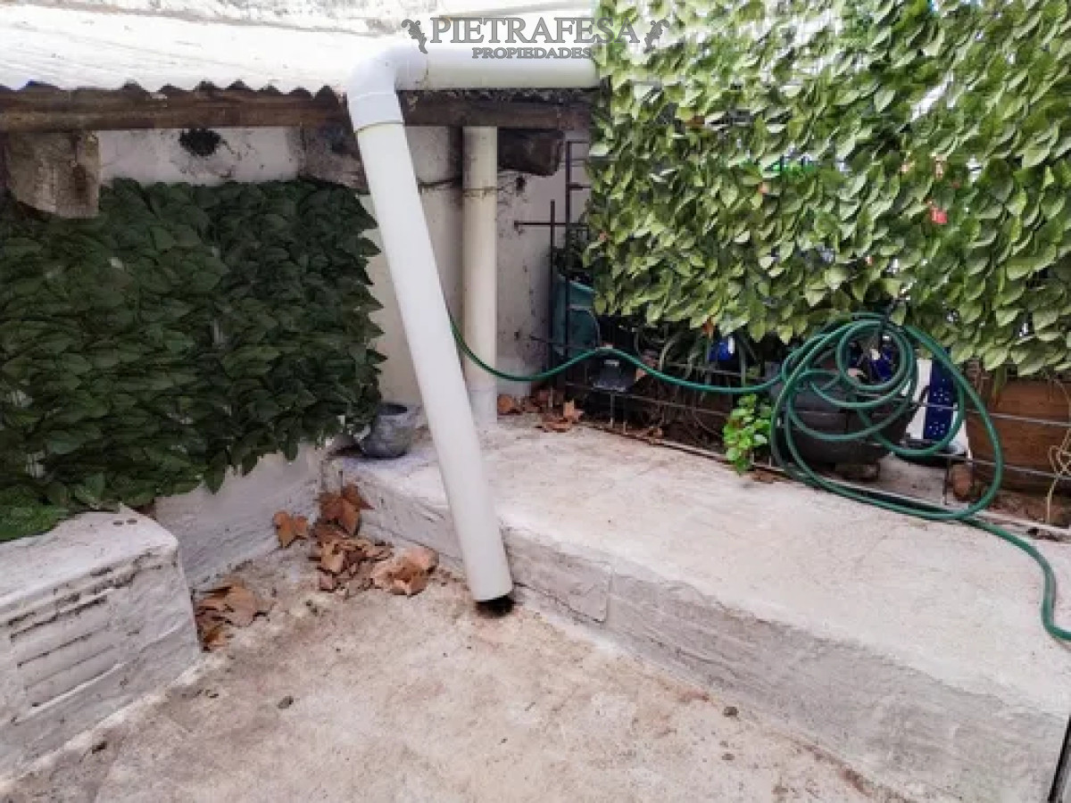 Casa ID.14254 - Casa en alquiler, 2 dormitorios, 1 baño, terraza. Amueblada. Aguada.