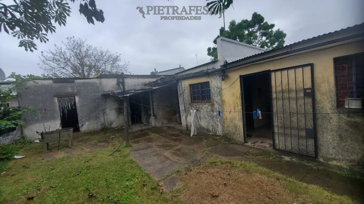 Casa ID.13842 - Oportunidad! 2 casas en venta con amplio terreno y galpón-Hipódromo