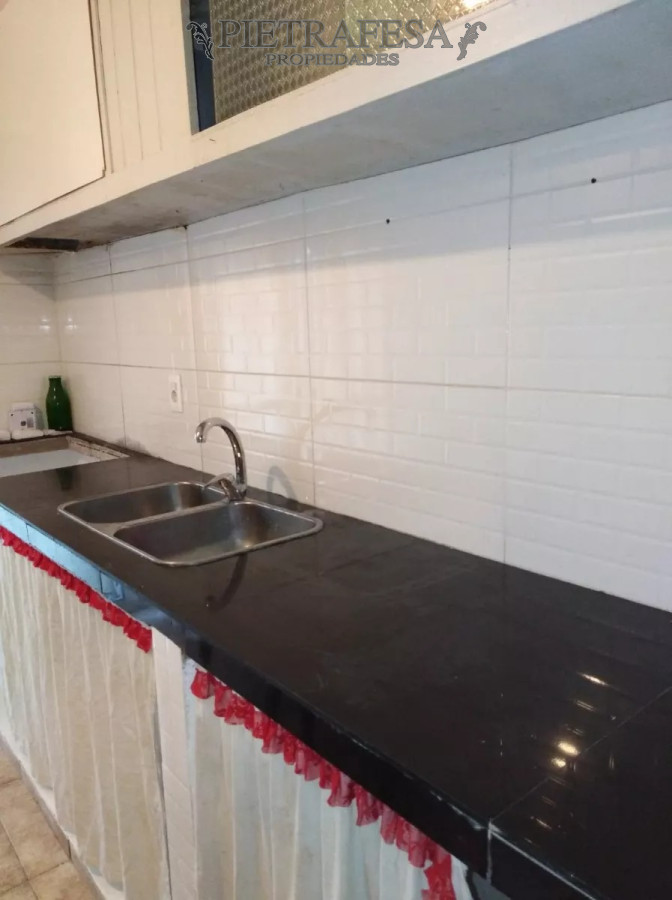 Casa ID.11069 - Casa en venta con renta 3 dormitorios, 2 baños,gje-Colón