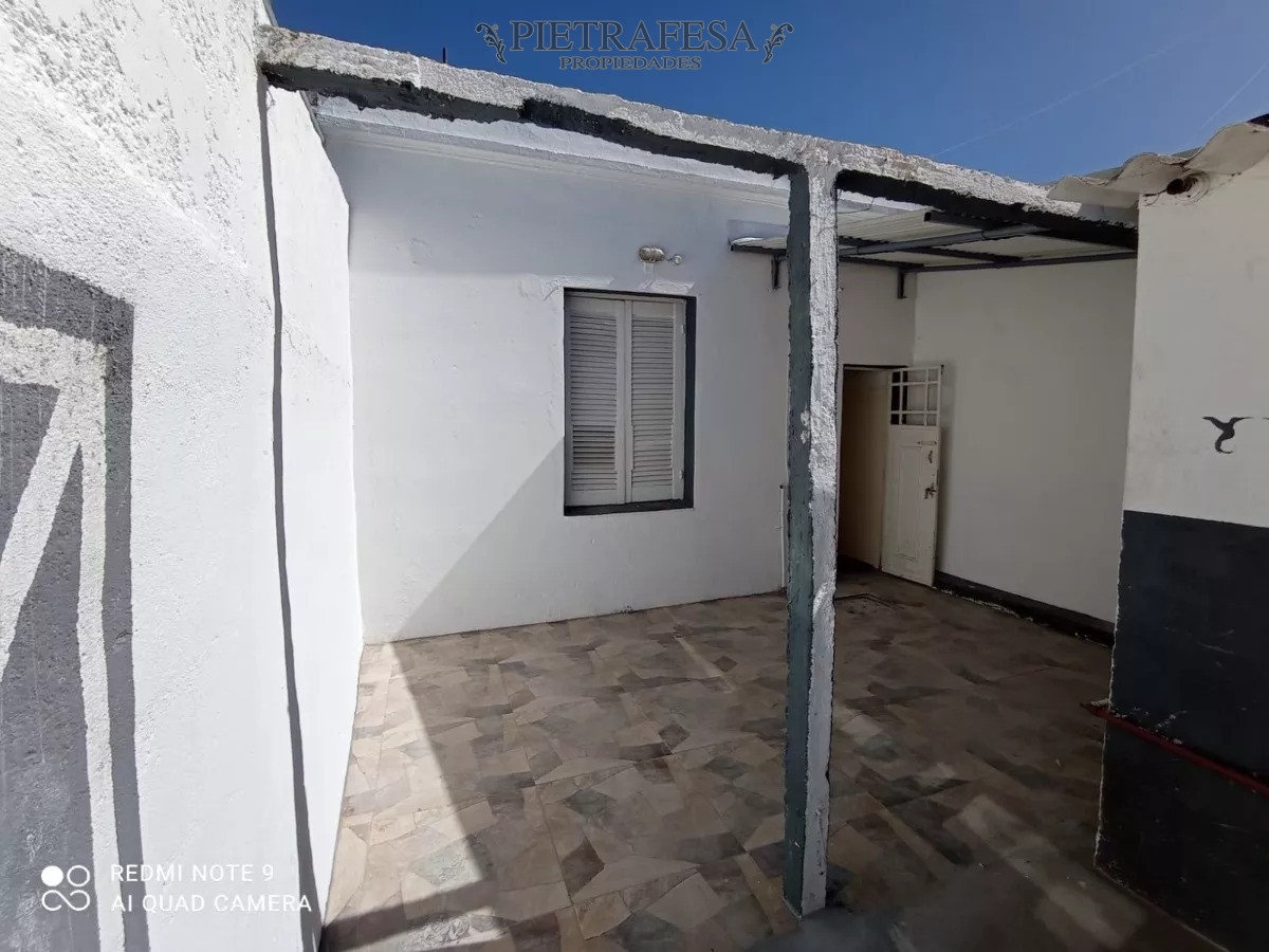 Casa ID.9620 - Casa en venta con renta, 2 dormitorios, 1 baño, patio- Unión.