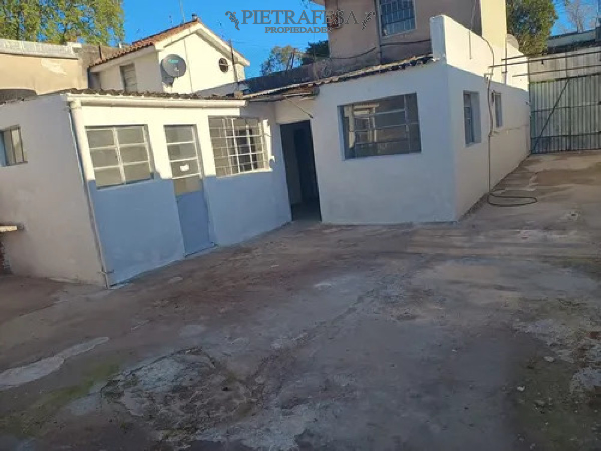 Casa ID.14576 - Casa en alquiler, 6 dormitorios, 2 baños, patio con parrillero, cocheras, azotea. Colon.