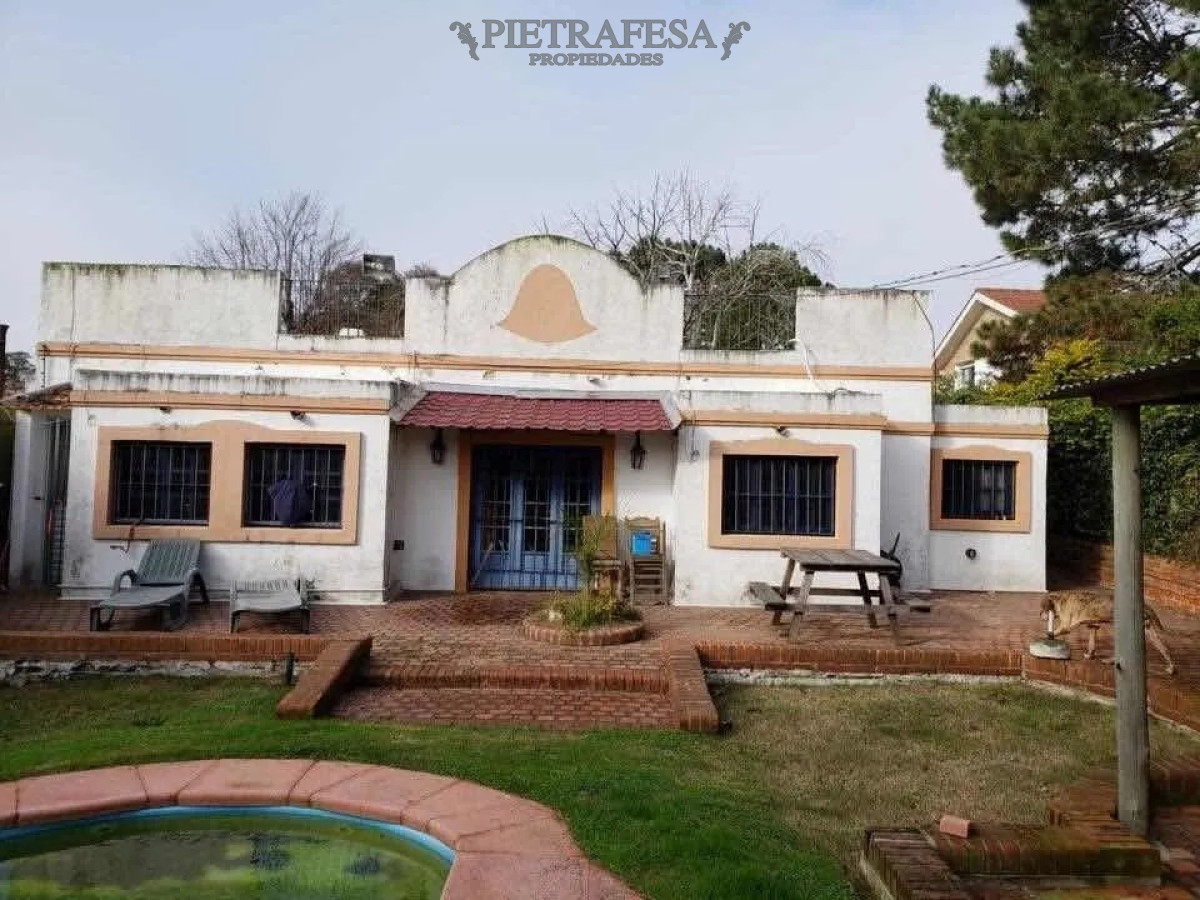 Casa ID.4427 - Casa a la venta - 4 dormitorios - 4 baños - jardín - cochera - Horacio Acosta y Lara - Carrasco Norte