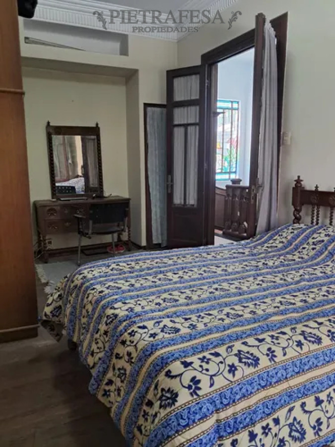 Casa ID.14198 - Casa , 4 dormitorios, 3 baños, patio, garaje, azotea. La Blanqueada.