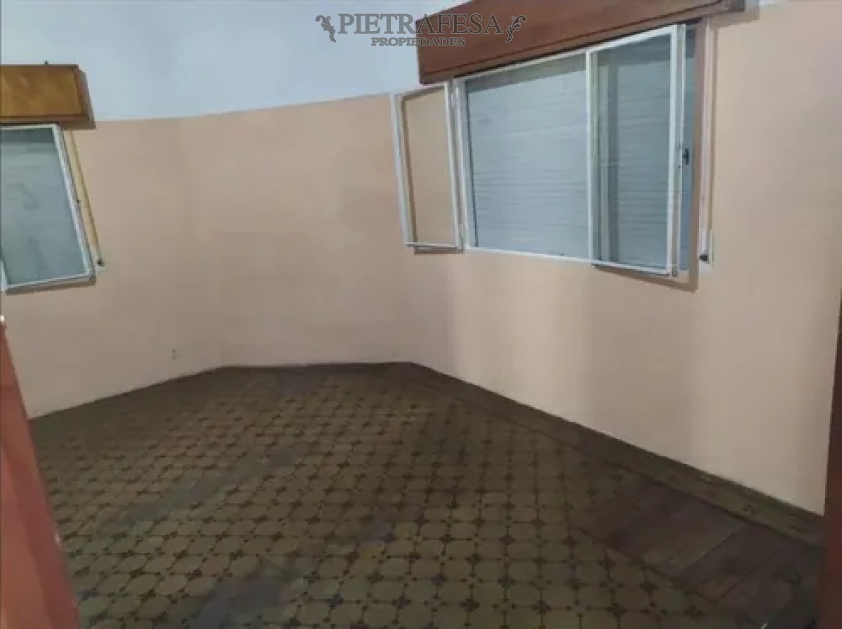 Casa ID.13916 - Casa en alquiler, 3 dormitorios, 1 baño, patio, cochera. Cerro.