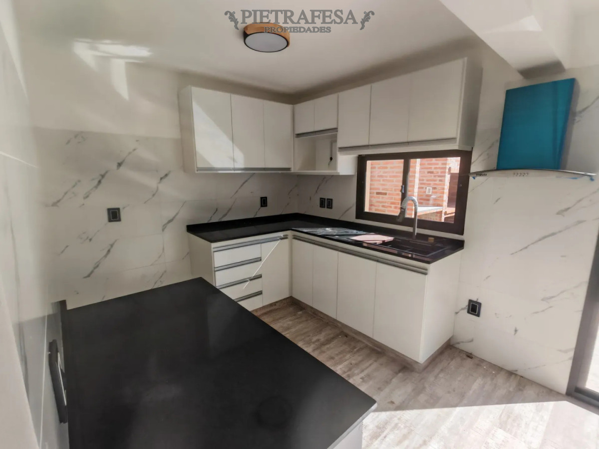 Casa ID.16374 - Casa en venta a estrenar - 3 dormitorios - 2 baños - Patio - Cochera 
