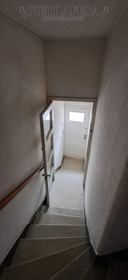 Casa ID.14956 - Casa en alquiler, 3 dormitorios, 1 baño, balcón, patio con parrillero. Tres Cruces.