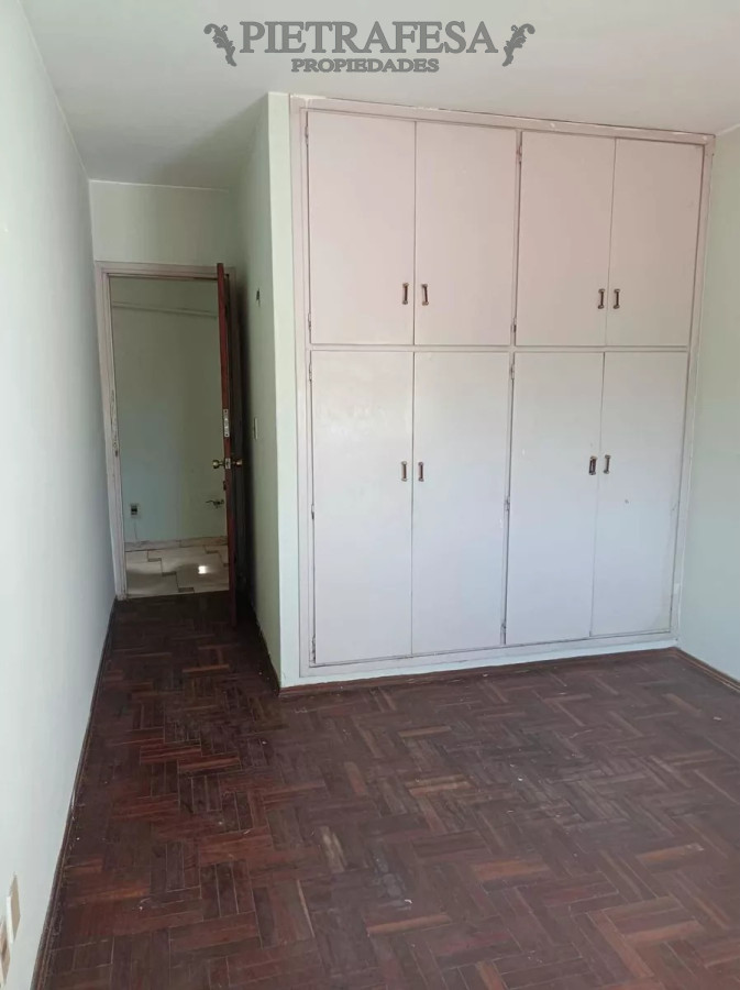Casa ID.6091 - 4 casas en venta, 5 dormitorios, 4 baños, fondo y cochera-Av. San Martín -Brazo Oriental