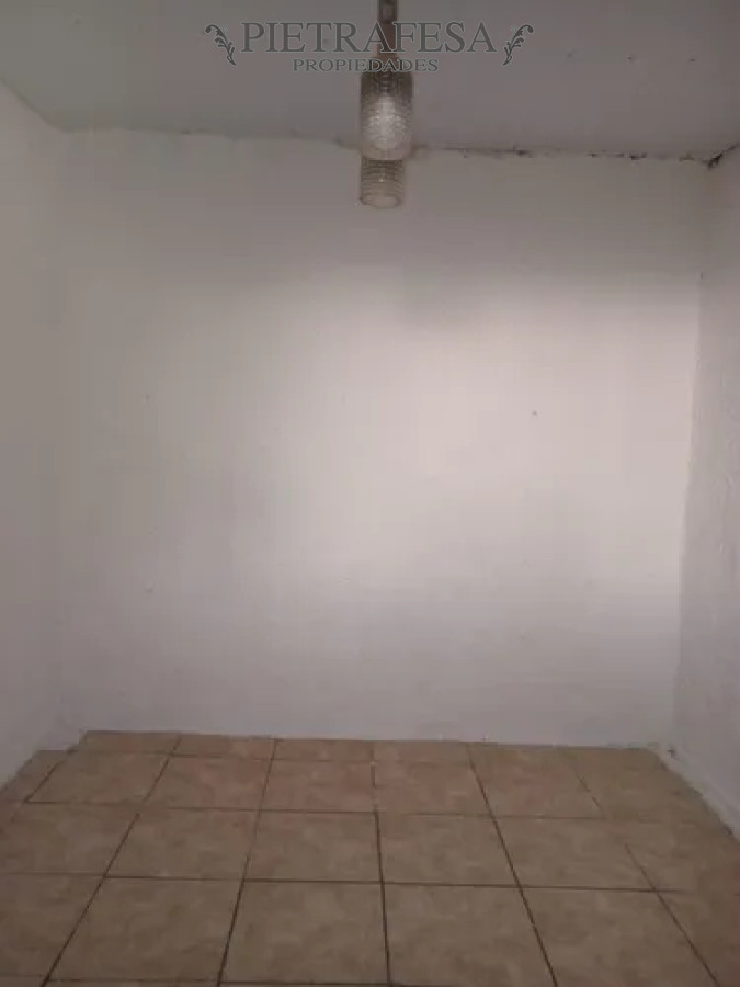 Casa ID.13580 - Casa en alquiler, 1dormitorio, 1baño, patio. Peñarol.