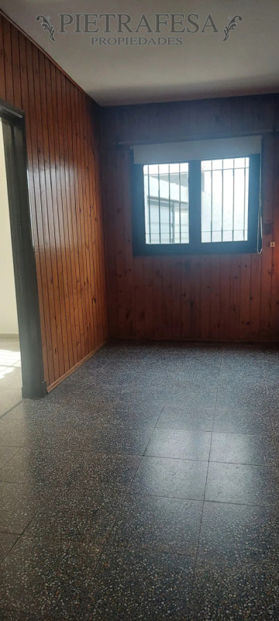 Casa ID.15947 - Casa en alquiler, 2 dormitorios, 2 baños, patio, cochera. Malvin Norte.