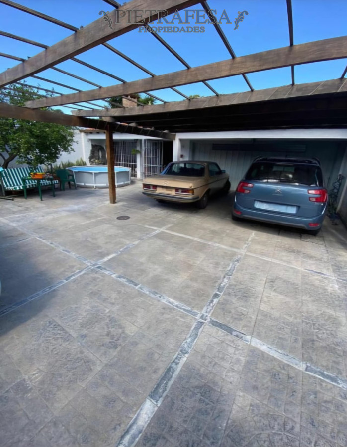 Casa ID.15606 - Casa + galpón en alquiler, 3 dormitorios, 2 baños, patio, barbacoa, garaje. Malvin Norte.