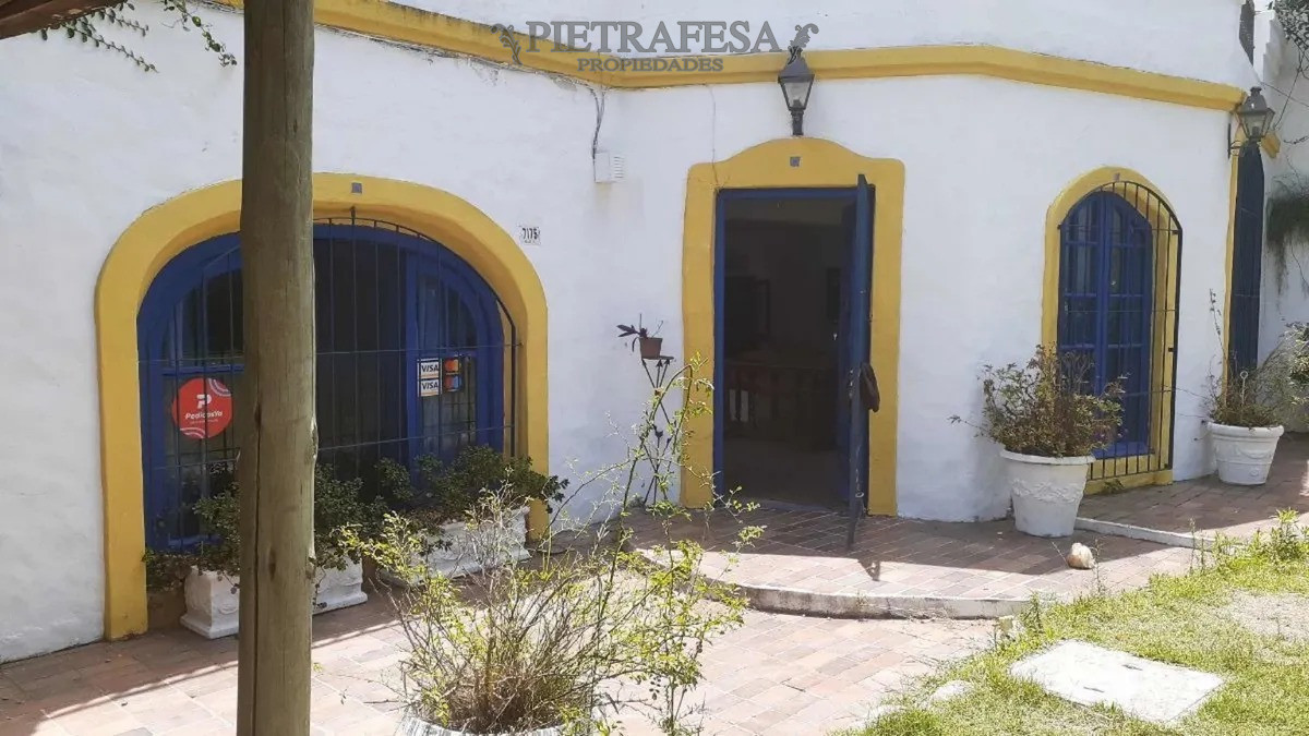 Casa ID.4427 - Casa a la venta - 4 dormitorios - 4 baños - jardín - cochera - Horacio Acosta y Lara - Carrasco Norte