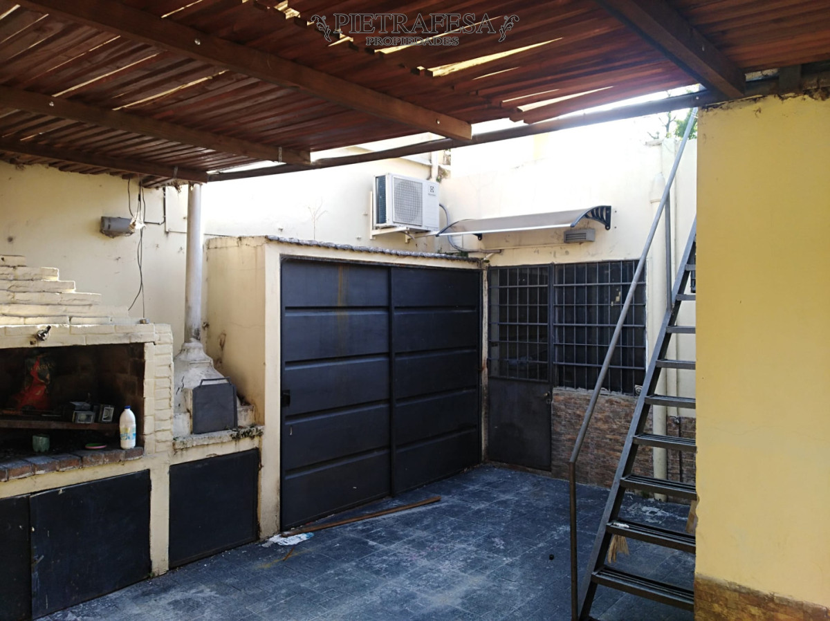 Casa ID.15281 - Casa en venta con renta, 2 dormitorios, azotea-Aires Puros