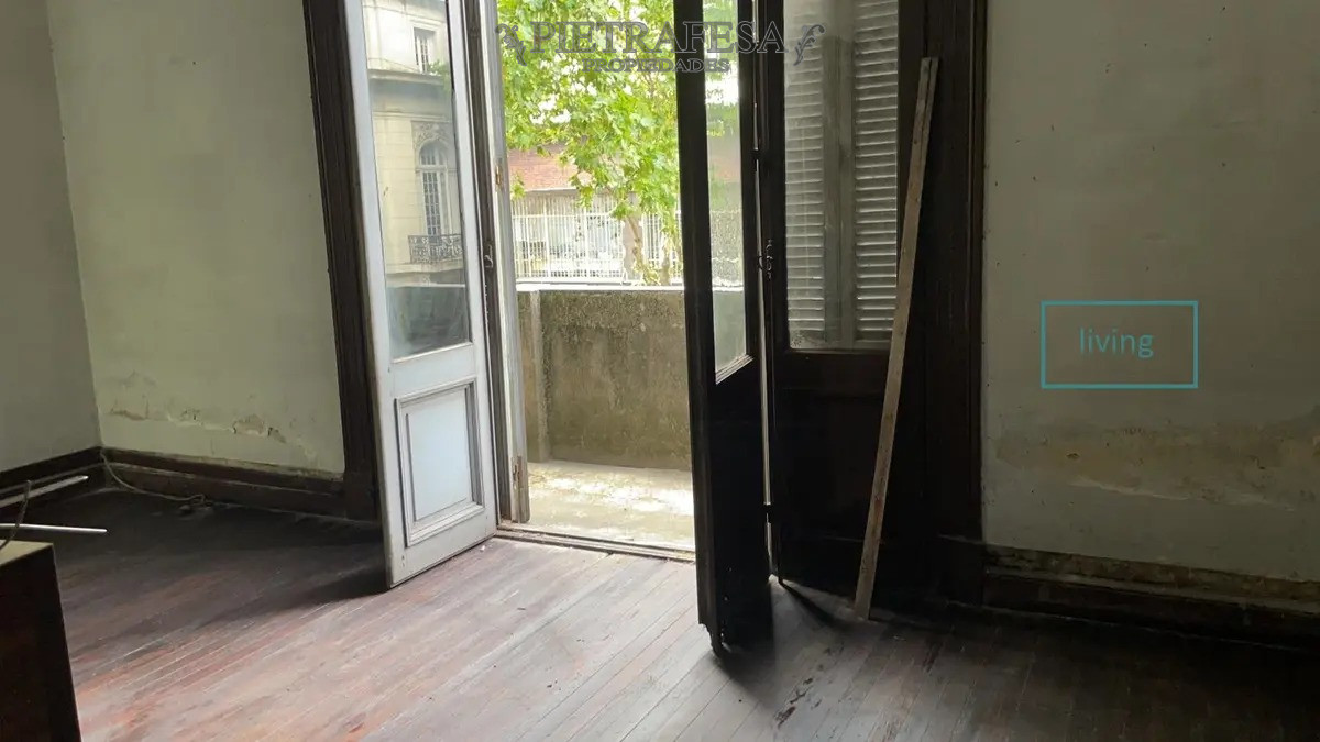 Casa ID.4989 - Casa en venta mas local, 5 dormitorios, 2 baños- AV. Uruguay - Centro