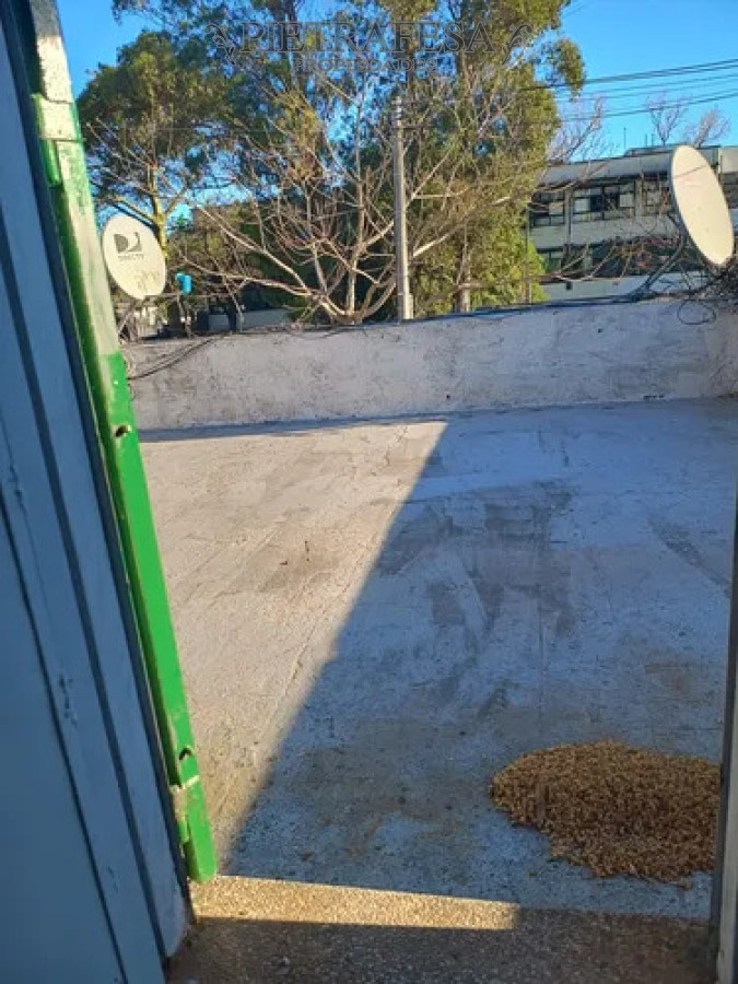 Casa ID.14576 - Casa en alquiler, 6 dormitorios, 2 baños, patio con parrillero, cocheras, azotea. Colon.