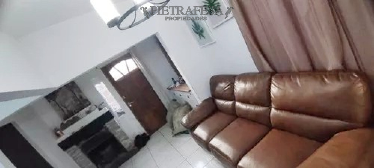 Casa ID.10685 - 2 casas en venta, 6 dormitorios, 2 baños, cochera-Belvedere 