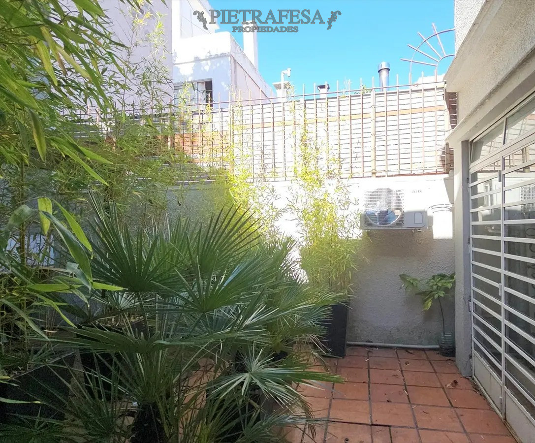 Casa ID.13275 - Casa en alquiler, 5 dormitorios, 4 baños, patio, gge, Pocitos.
