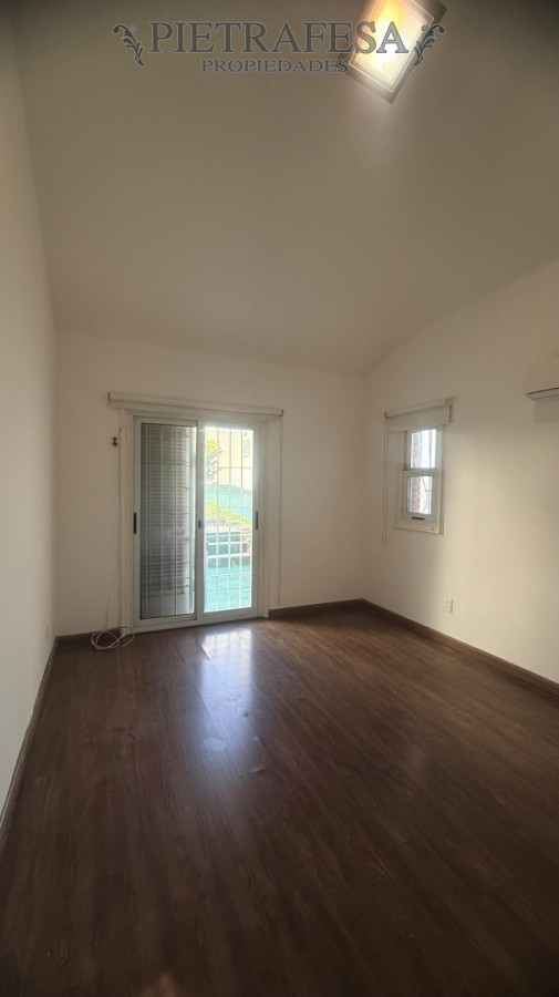 Casa ID.16023 - Casa en alquiler, 3 dormitorios, 2 baños, patio con parrillero, garaje. Punta Gorda.