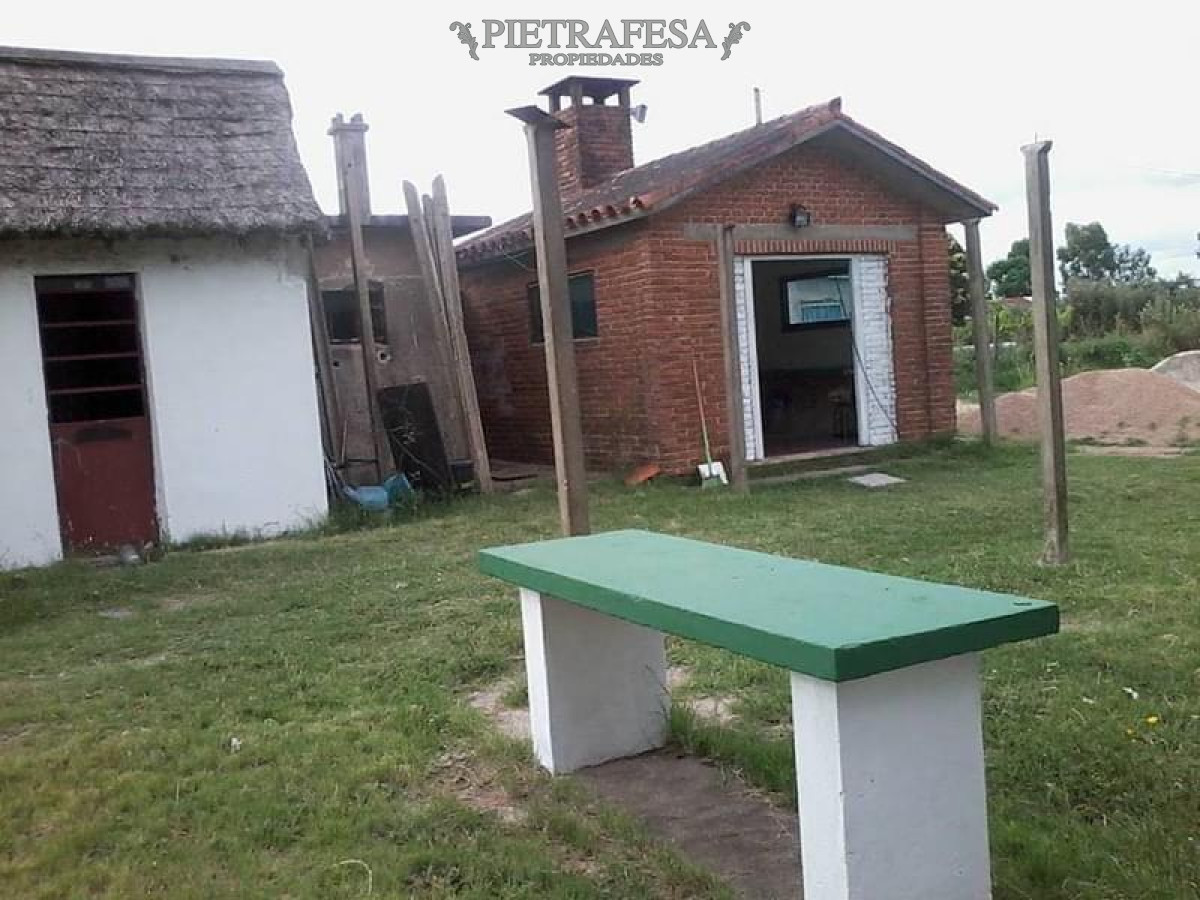 Casa ID.8581 - 2 casas con amplio terreno en venta, 6 dormitorio, 3 baños, cochera- Paso de la Arena