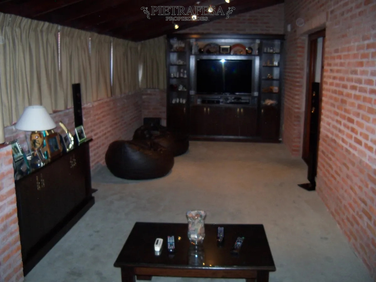 Casa ID.13858 - Casa en venta con piscina, 3 dorm, 4 baños, garaje-Colón 