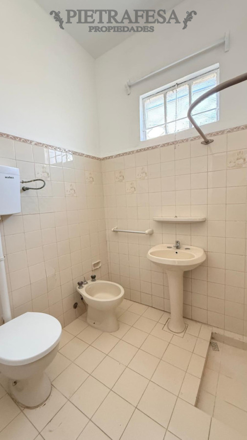 Casa ID.15025 - Casa en alquiler, 1 dormitorio, 1 baño, patio con parrillero. Union.