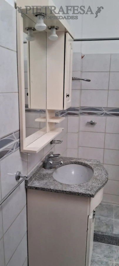 Casa ID.15789 - Casa en alquiler, 4 dormitorios, 2 baños, terraza, azotea, garaje doble. Buceo.