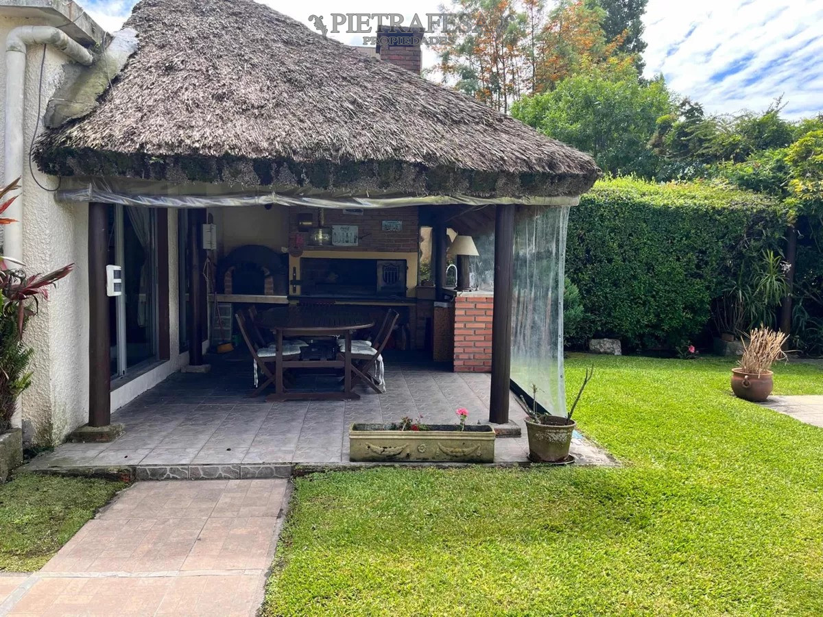 Casa ID.13058 - Casa en venta 3 dormitorios, 3 baños, gje- Punta Gorda