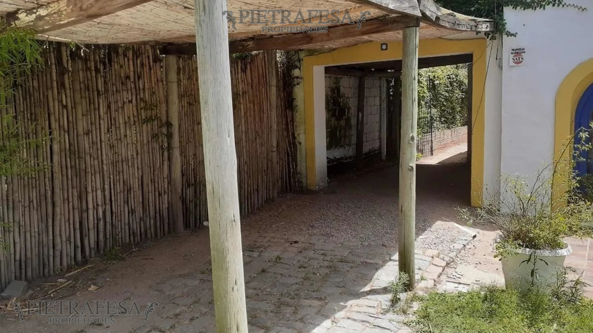 Casa ID.9634 - 2 casas en venta 6dormitorios, 8 baños, fondo-Carrasco Norte