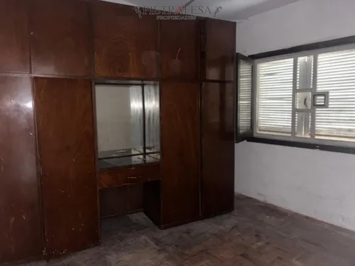 Casa ID.14120 - Casa en alquiler, 2 dormitorios, 1 baño, patio. Colon.