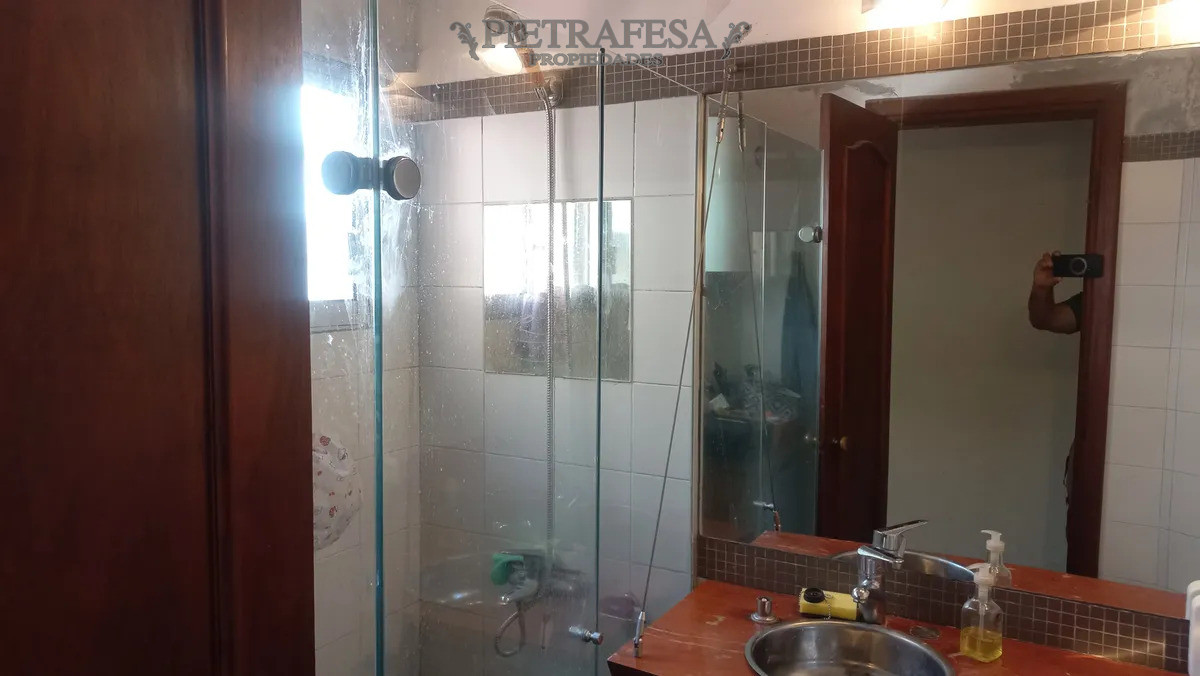 Casa ID.15014 - Casa en venta, 3 dormitorios, 2 baños, patio con parrillero. Punta Carretas.