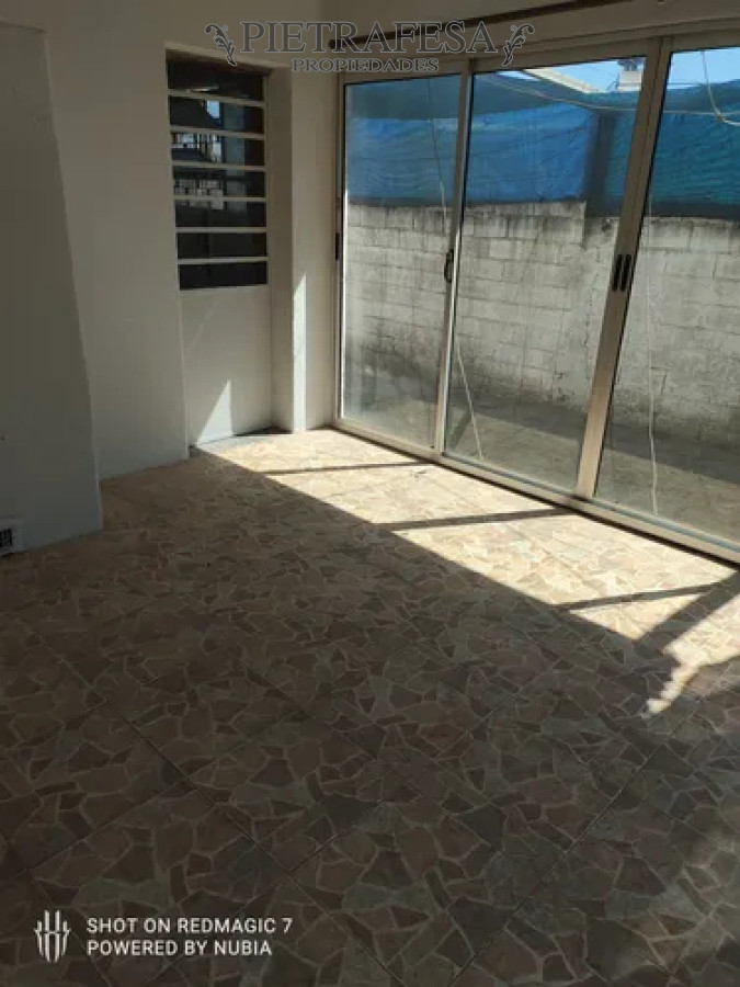 Casa ID.14497 - Casa + galpones en alquiler, 2 dormitorios, 1 baño, patio con parrillero, garaje. Bella Italia.