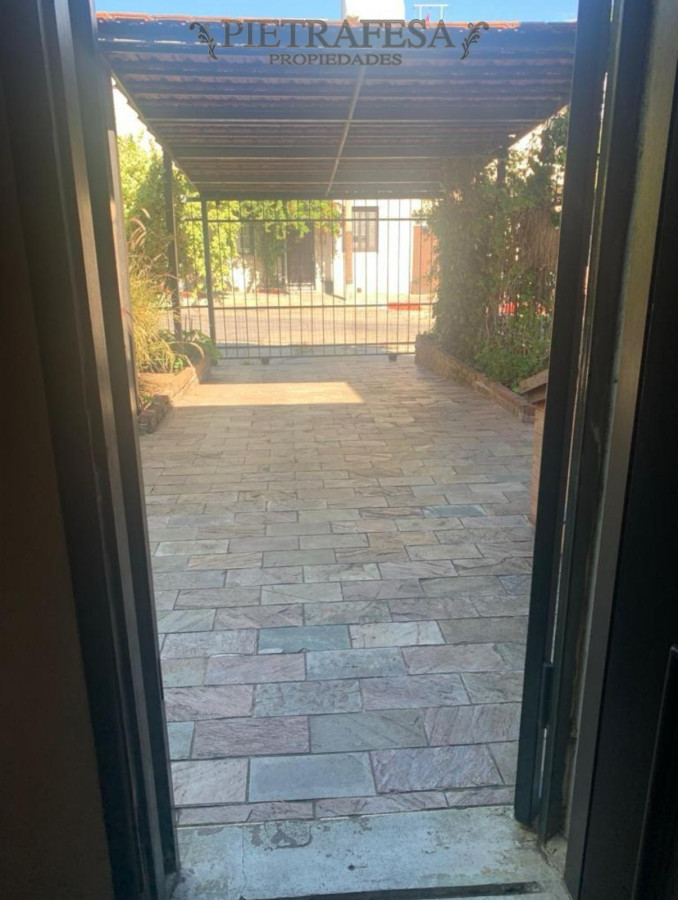 Casa ID.9588 - Casa en venta con renta,3 dormitorios,patio,cochera-Bolivar