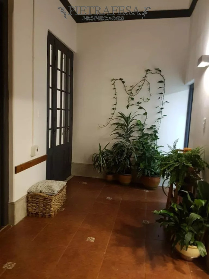 Casa ID.5832 - Casa en venta 3 dormitorios, 1 baño y azotea con parrillero- Miñones- Punta Carretas