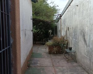 Casa a reciclar con gran terreno, 2 dormitorios, 1 baño-Colón