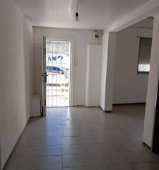 Casa en venta 2 dormitorios, 1 baño y patio- Pérez Castellanos