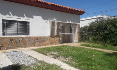 Casa en Venta con Renta - 2 dormitorios - 1 baño - Andres Gomez - Malvin
